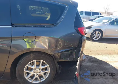 2020 Chrysler Voyager Lxi z USA, uszkodzony, nr VIN 2C4RC1DG9LR181752